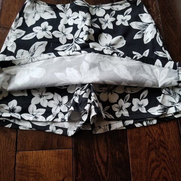SmartSet Skort Black with White Flowers - Picture 4 of 8